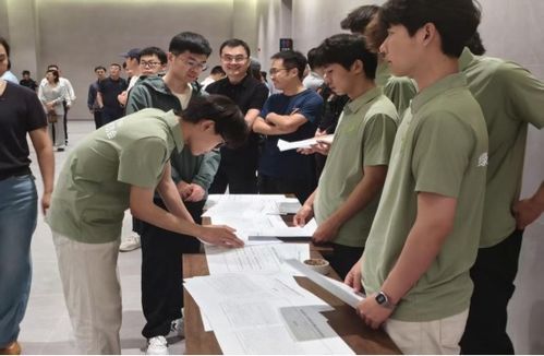 经济管理学院温情服务第九届清丰家博会礼仪服务侧记